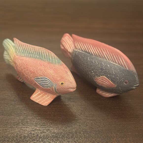 Two Vtg Hand Carved Wooden Tropical Fish Painted Coastal Decor Beach Chic - Picture 3 of 15